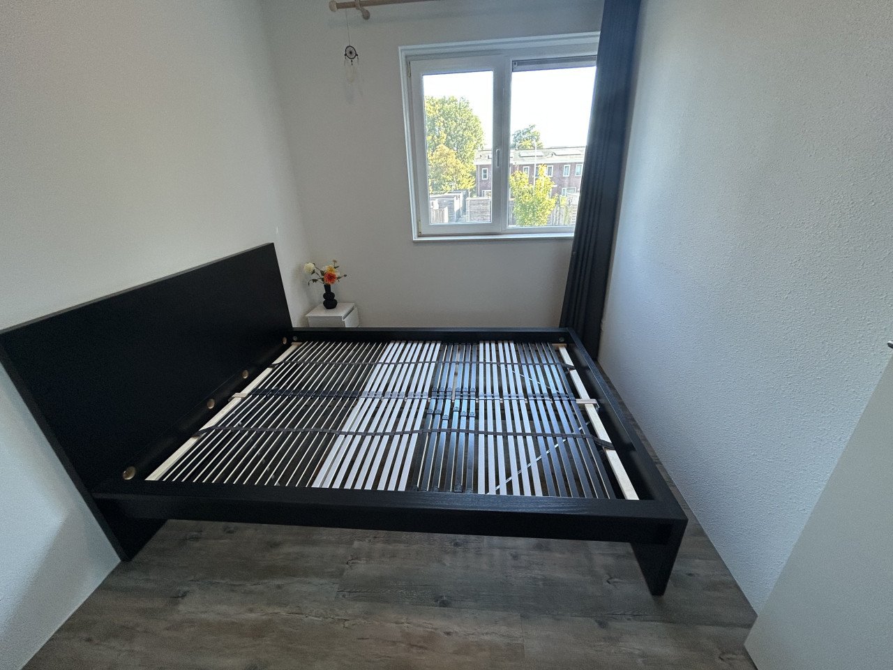 Bed frame + lattenbodems (140x200)