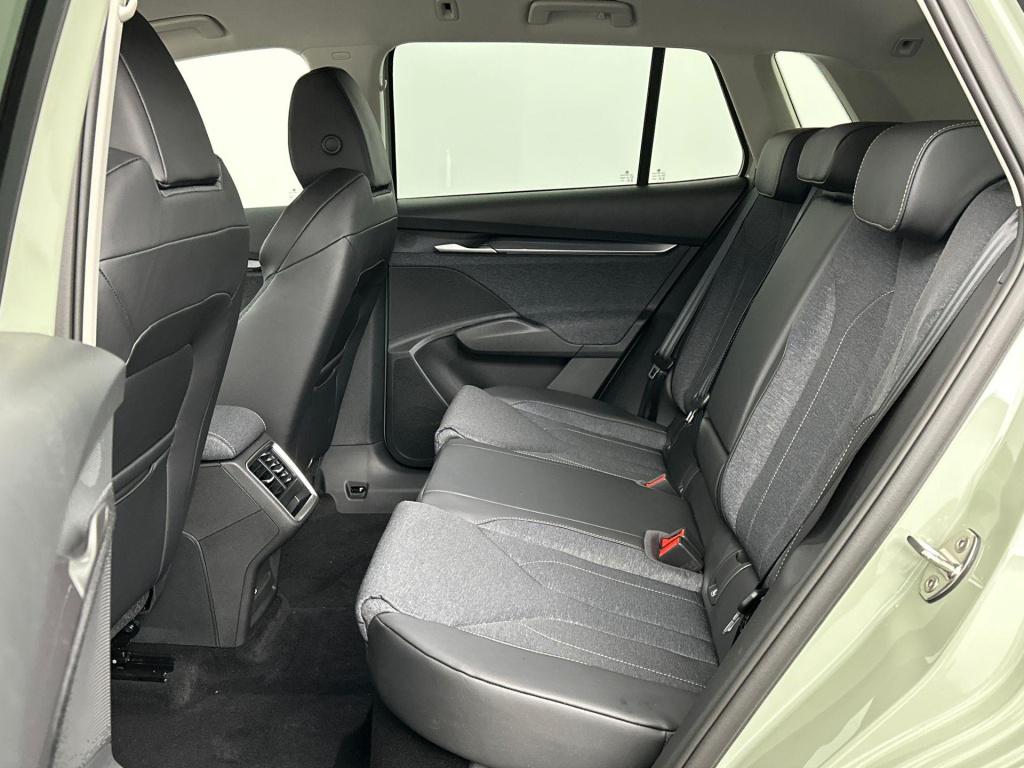 Skoda Elroq business edition tour elektromotor 210 kw / 286 pk