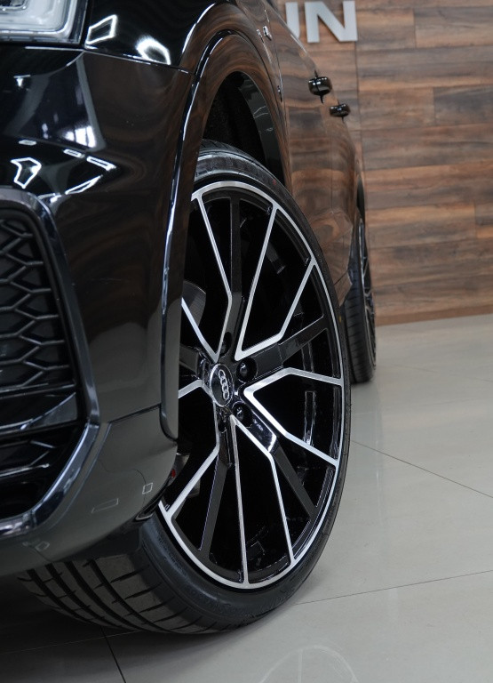 Audi Q3 s-line | drive select | bose | pdc |