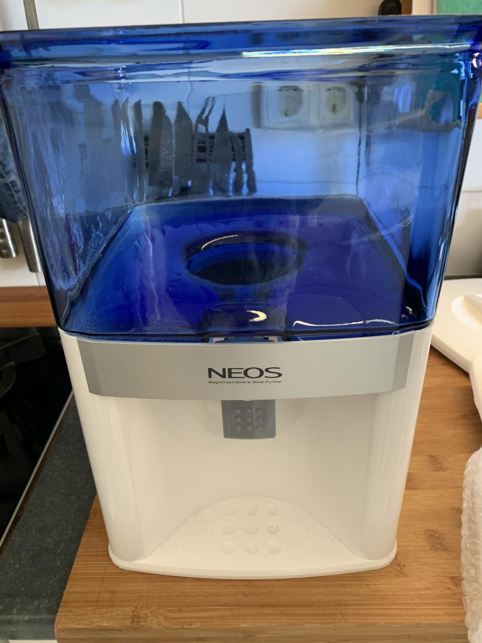 Een Aqualine Neos waterfilter, het zuiveren en mineraliseren van kraanwater