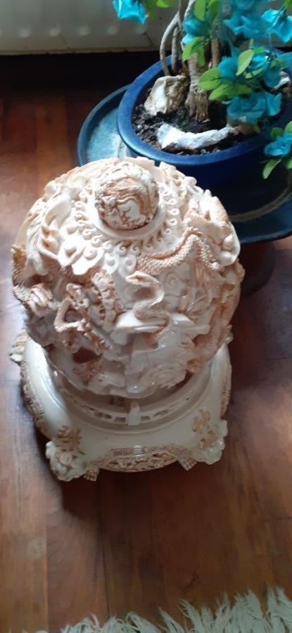 Bijzet-tafel of Nachtkastje uit CHINA / of salontafel / div. Kunst