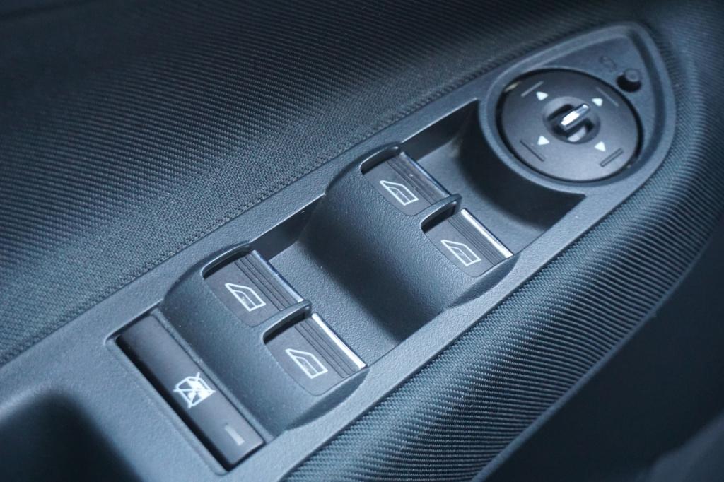 Ford C-max 1.0 ambiente airco / cruise / parkeersens. / elektr. ramen / tre