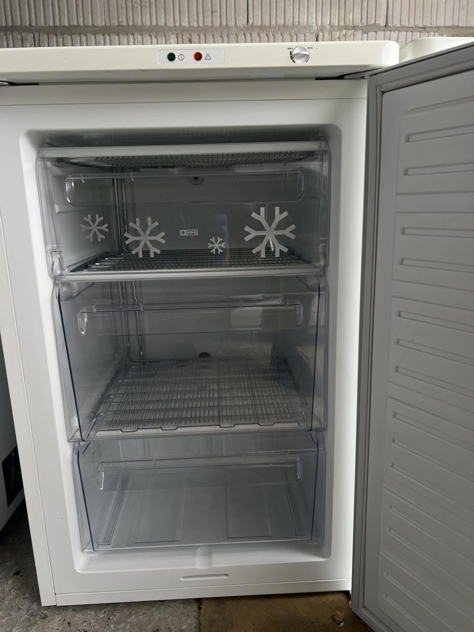 Set Koelkast en vrieskast 85x55 cm. energieklasse A++ als nieuw