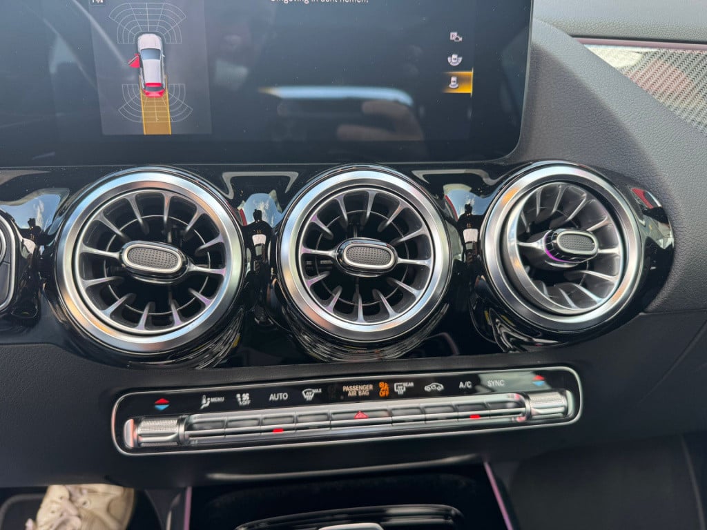 Mercedes-Benz Gla-klasse 180 business solution amg