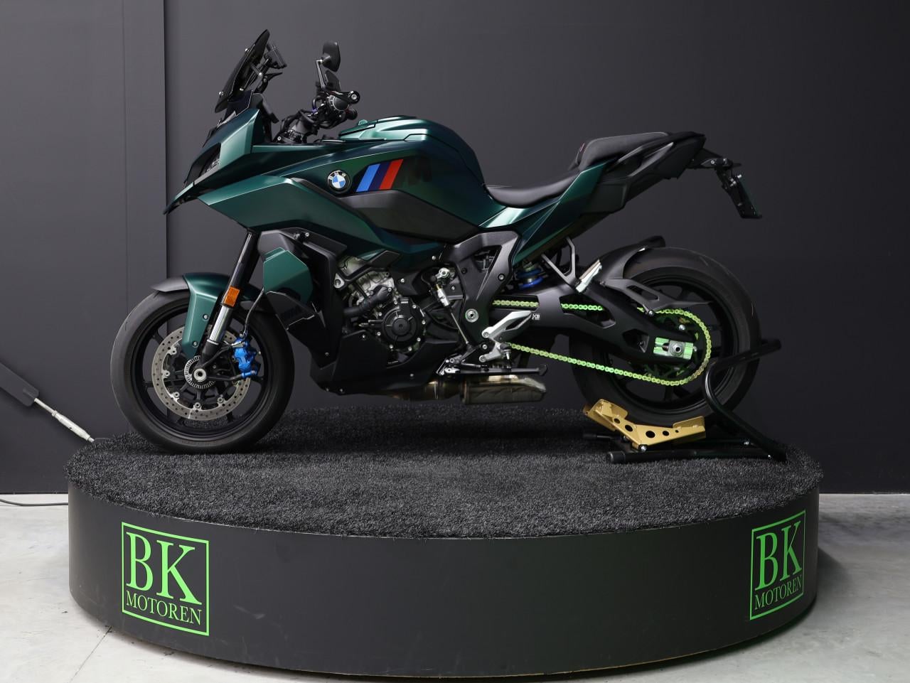 M 1000 XR Aurelius Green | BTW Motor
