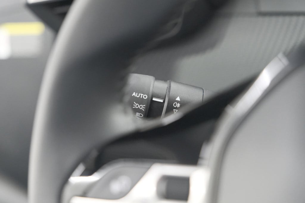 Peugeot 208 ev active 50 kwh | navigatie | apple carplay | climate control