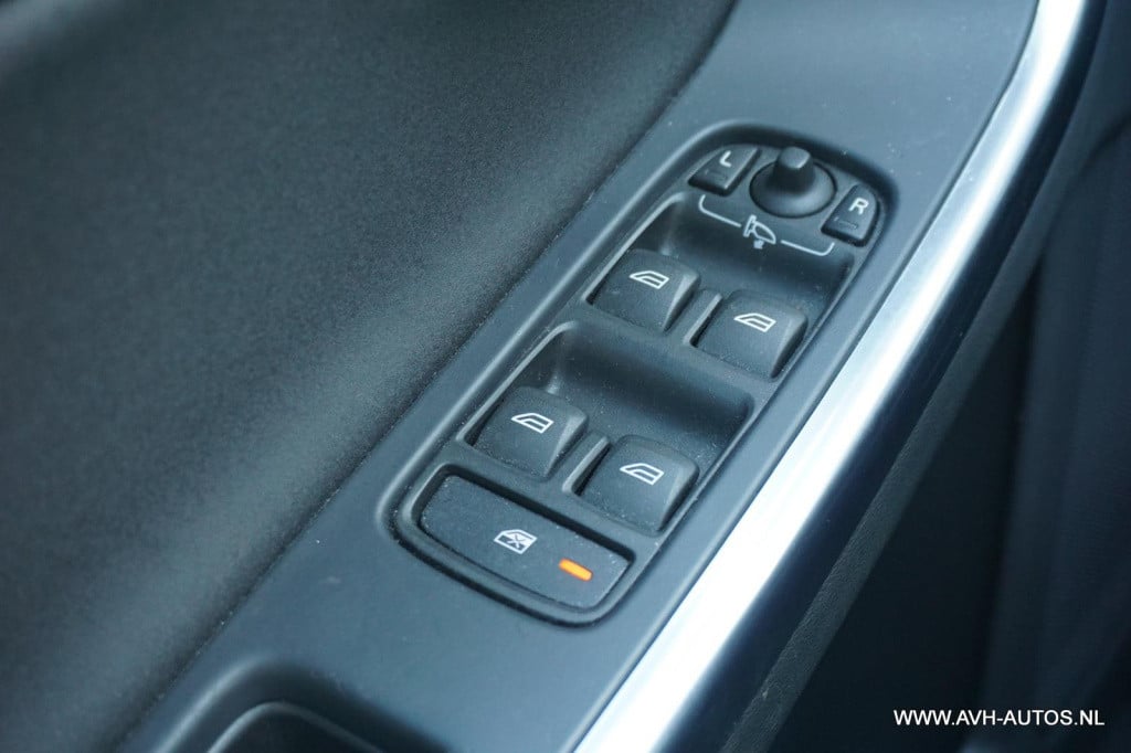 Volvo S60 1.6 t3 momentum