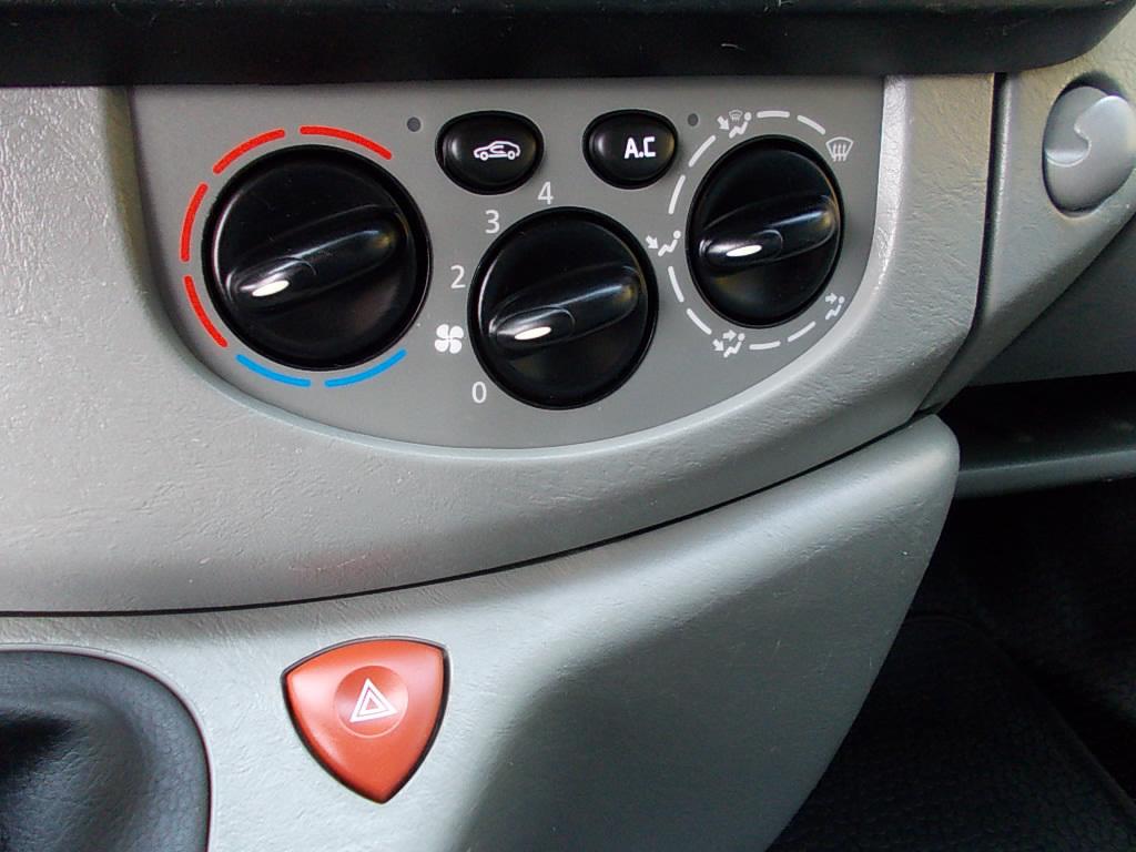 Opel Vivaro 2.0 cdti l2h1 airco, trekhaak 163000 km!!
