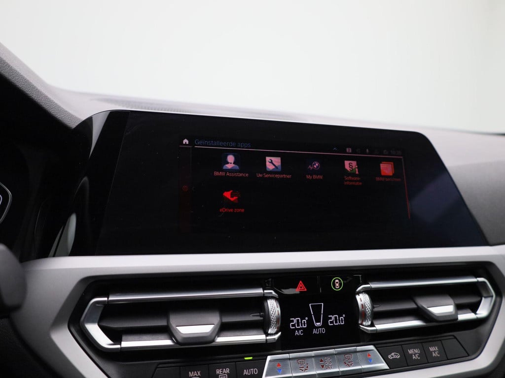BMW 3-serie 330e | automaat | navigatie | half-leer | adaptive cruise contr