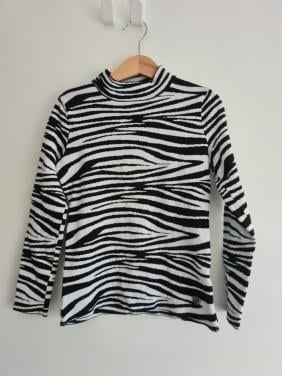 Leuk zwart-wit truitje van D-Zine met een trendy zebraprint. Mt 146-152