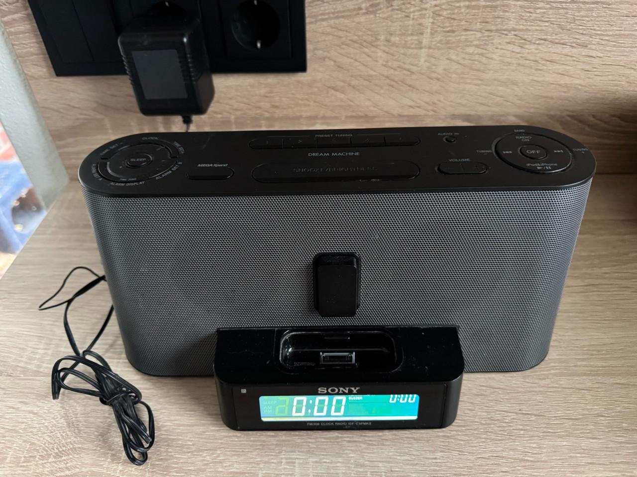 Sony Dream Machine ICF-C1iPMK2 Alarm Clock Radio & iPhone iPod Docking