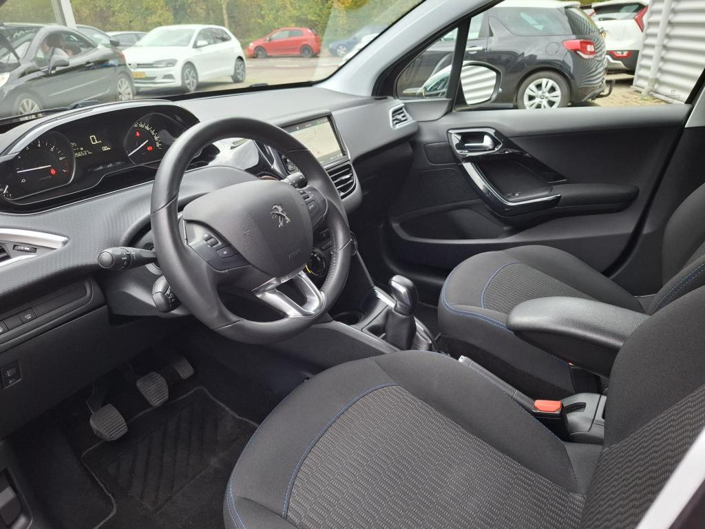 Peugeot 208 1.2 signature nav/airco/cruise/park