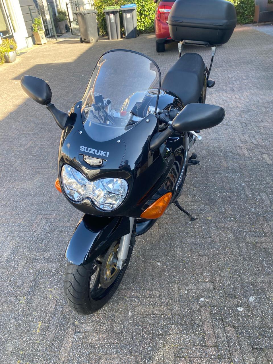 Suzuki GSX 750 sport zwart. lage kilometerstand 20.900  Dealer onderhouden