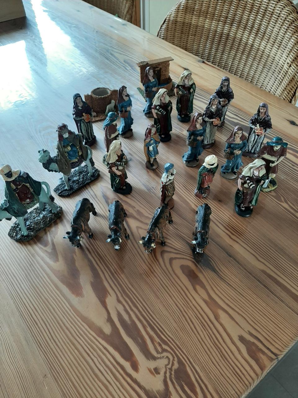 KERSTGROEP - VOOR KERSTSTAL - 25 FIGUREN