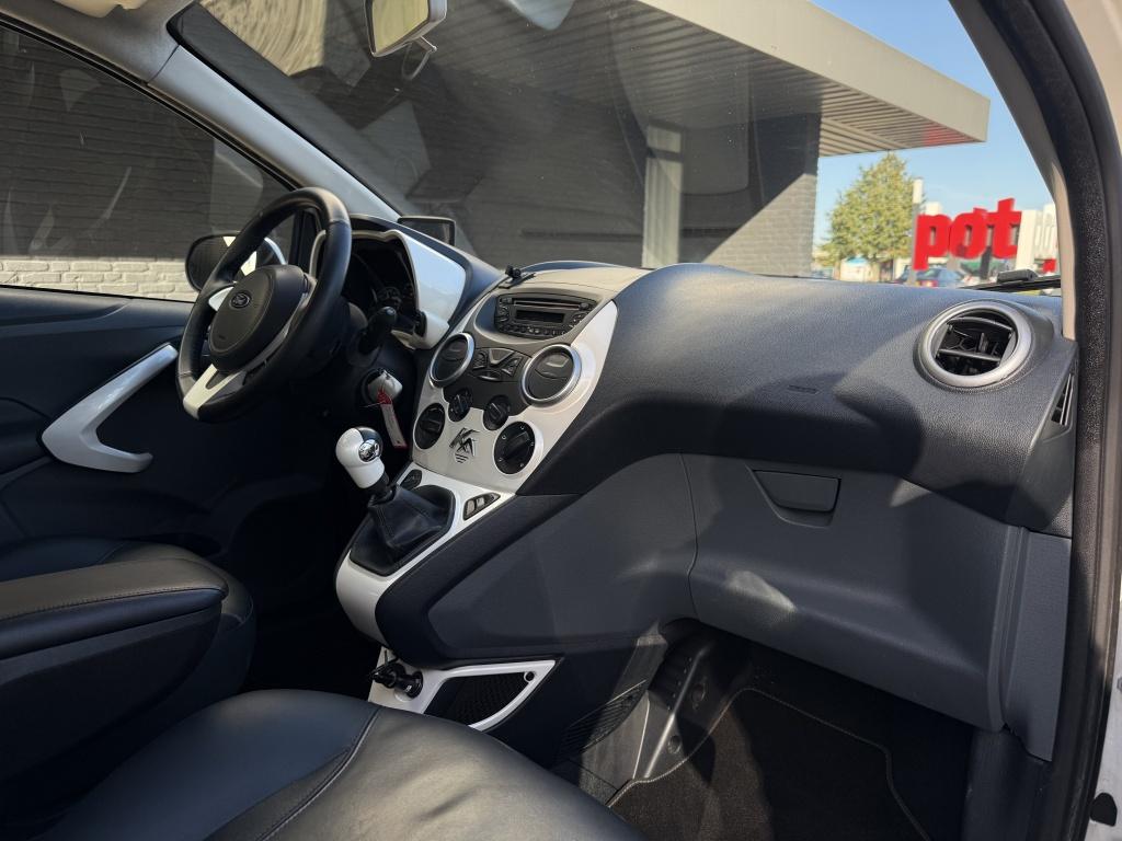 Ford KA 1.2 titanium x - lederen bekleding - nieuwe distributie + grote beu