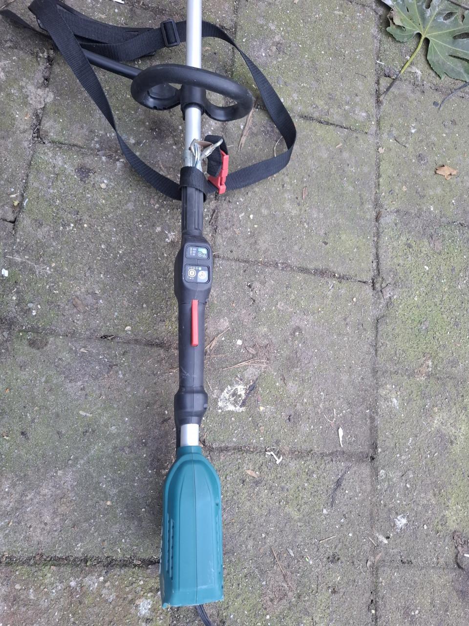 Makita bosmaaier Dur190L