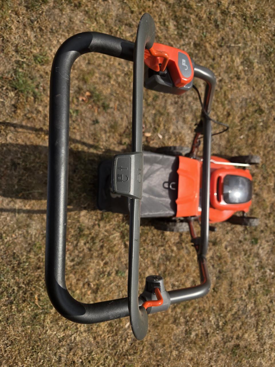 Husqvarna LC 137i accu grasmaaier