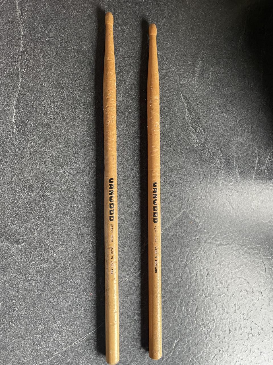 Golden Earring boek inclusief postzegels en 2 drumstokken Cesar