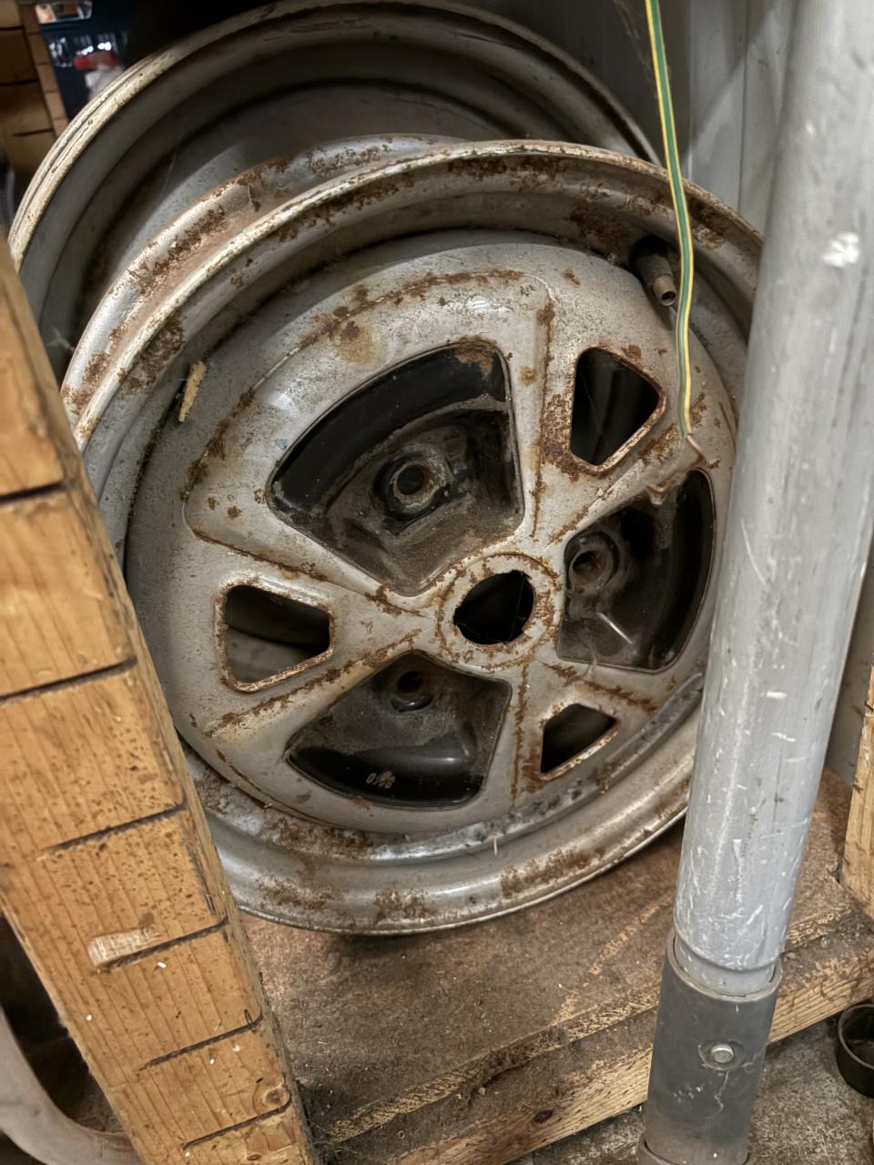Diverse velgen met en zonder banden. Klassiek en modern.