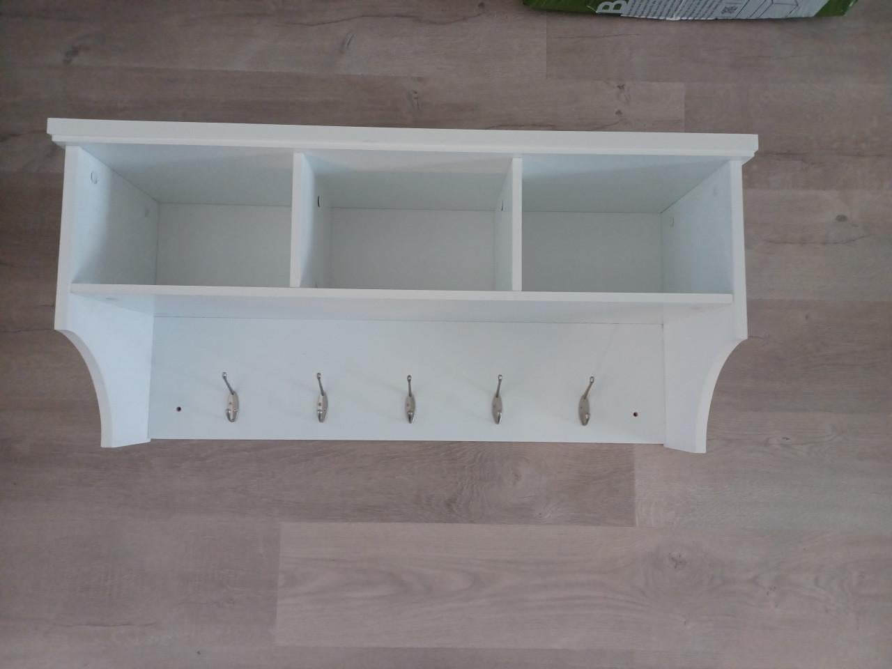 Kapstok voor aan de wand.