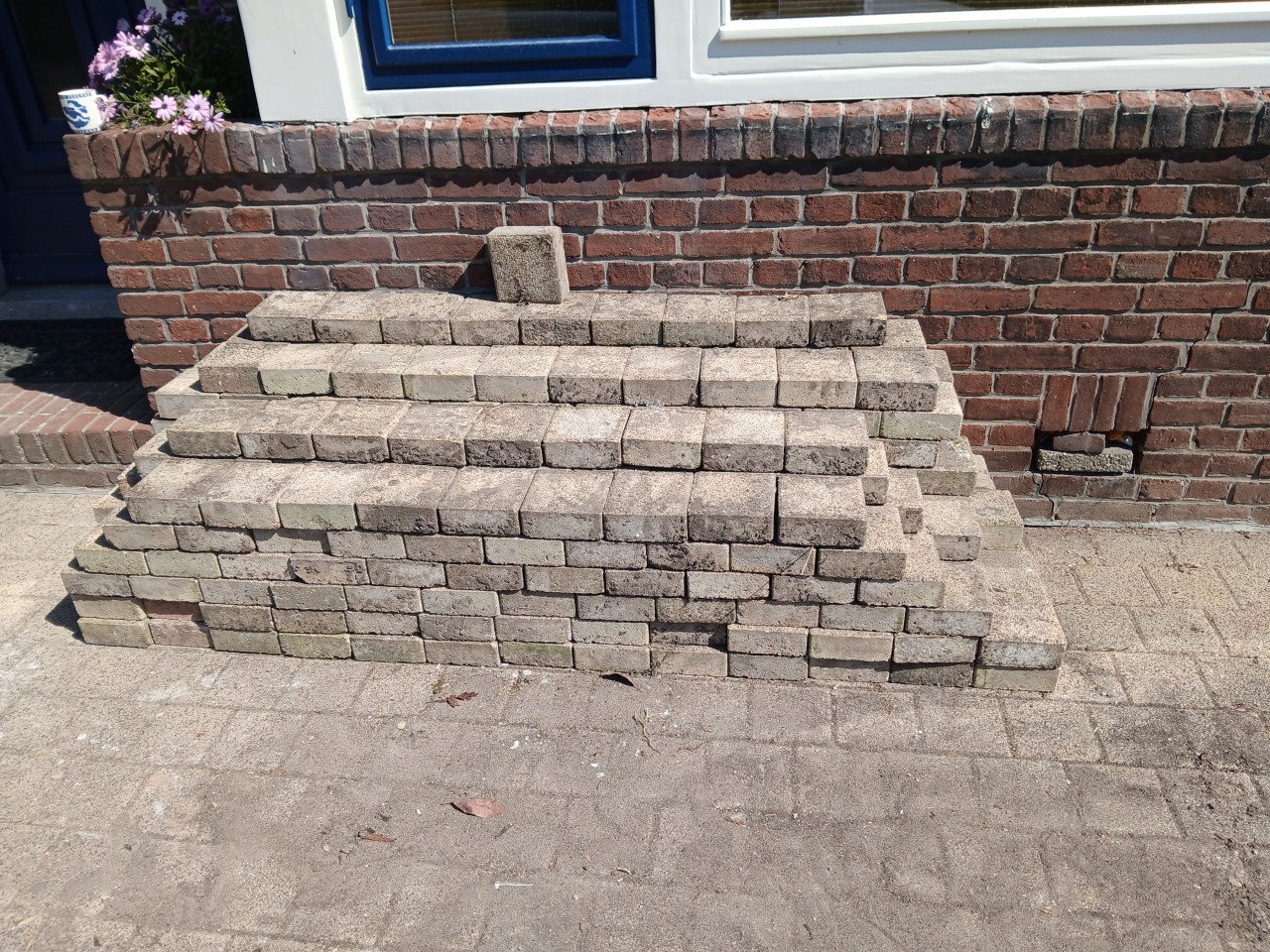GRATIS: tuintegels 15x15 cm en 20x5 cm