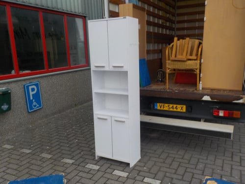 Wit kastje in goede staat 20 euro