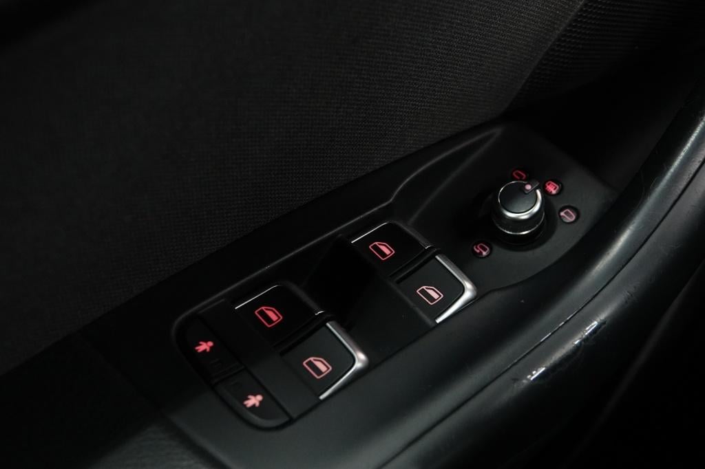 Audi Q3 1.4 tfsi | pano | stoelverw. | cruise | trekhaak |