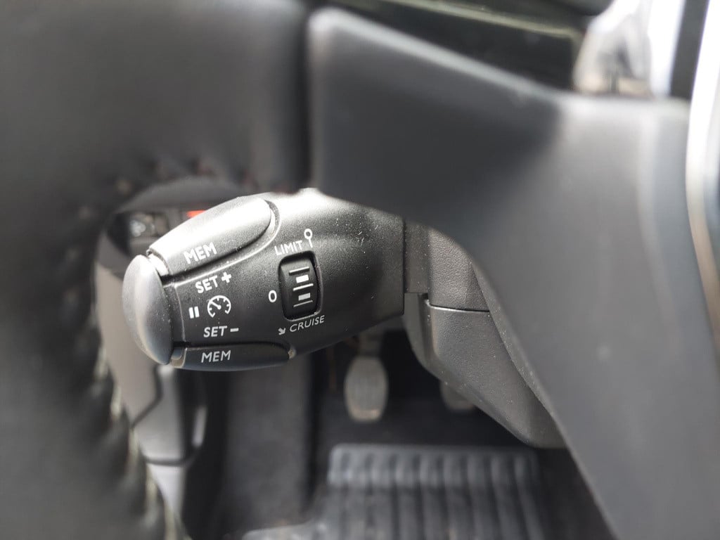 Peugeot 2008 suv 1.2 100 active pack nav/cam/trekhaak