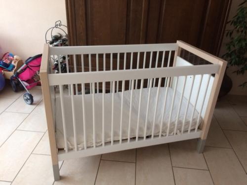 Babyledikant (incl matras) €150,-