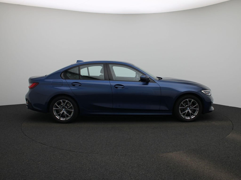 BMW 3-serie 318i business edition | automaat | lmv | half leder | virtual c