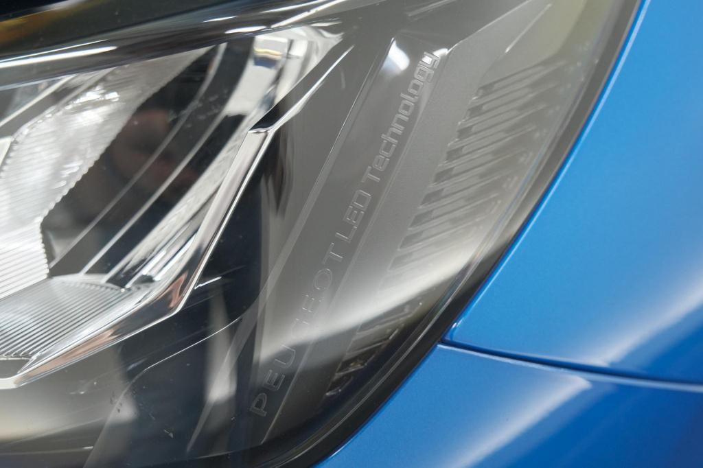 Peugeot 208 puretech 100 allure | trekhaak | camera | apple carplay | navig