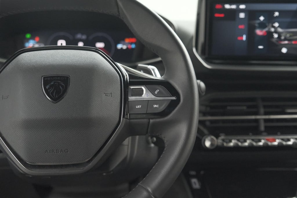 Peugeot 2008 puretech 130 eat8 blue lease allure | camera | navigatie | par
