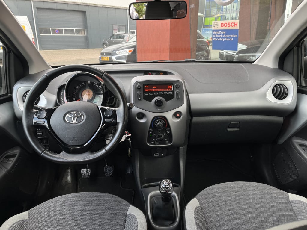Toyota Aygo 1.0 vvt-i x-fun | airco | radio | bluetooth