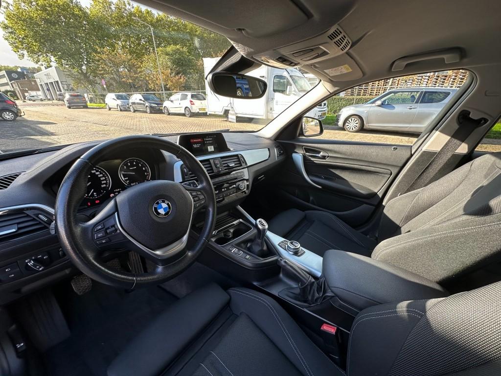 BMW 1 Serie 116i sport shadow edition carplay dab+ pdc voor en achter 17'' 