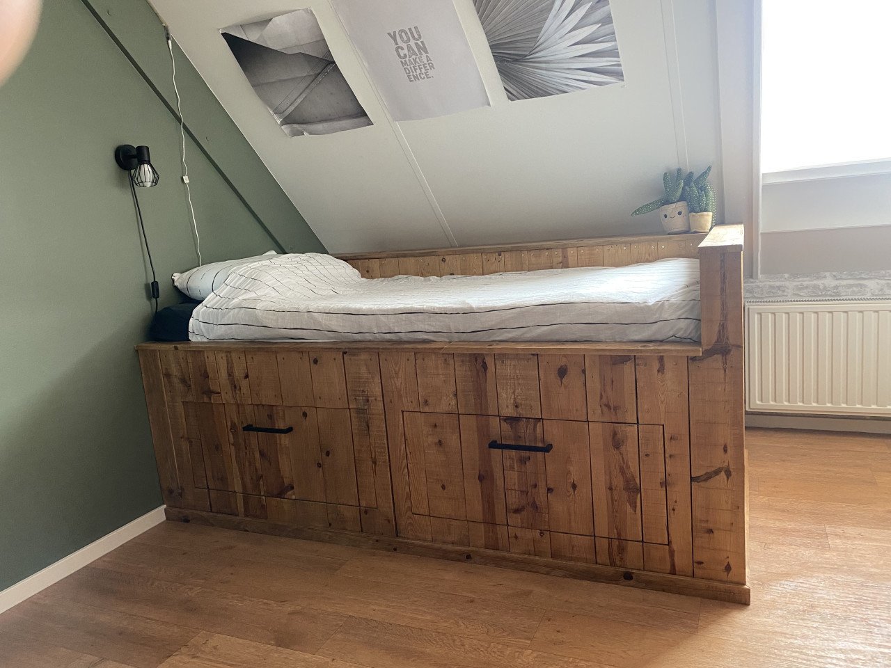 1 persoons bed (inbouw) met grote lades 190x80 incl matras