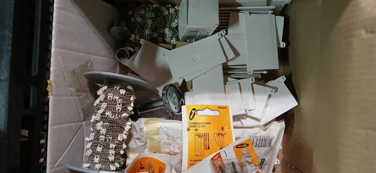 8 dozen gordijn ophangmateriaal en toebehoren