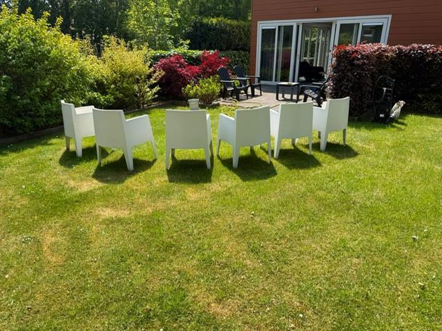 6 witte Toy Driade tuinstoelen