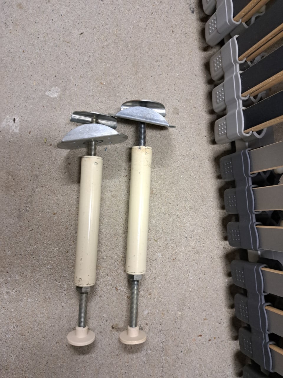 2 Bedbodems/Lattenbodems 80 x 200 incl tussenpootjes