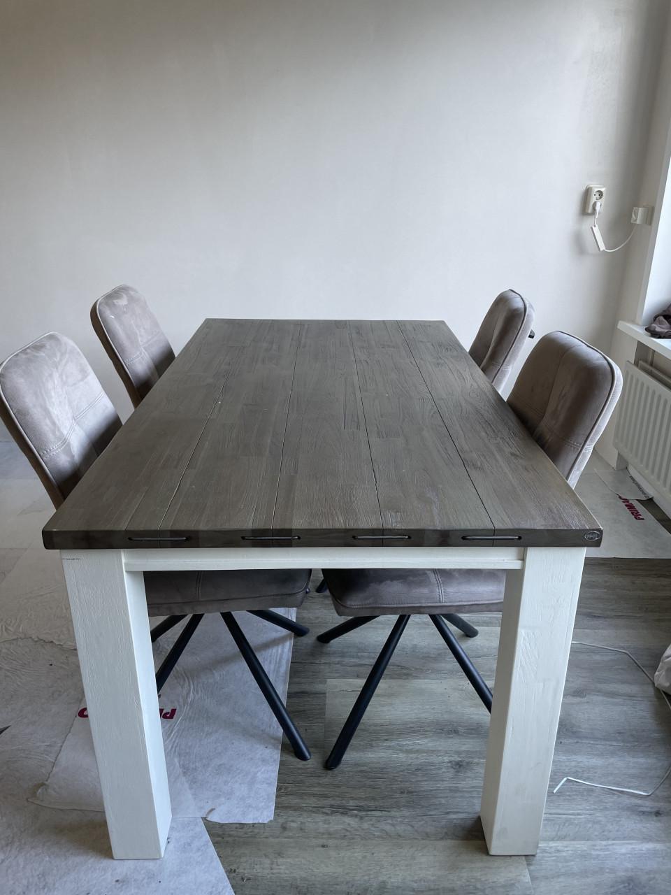 Mooie 4 persoonstafel