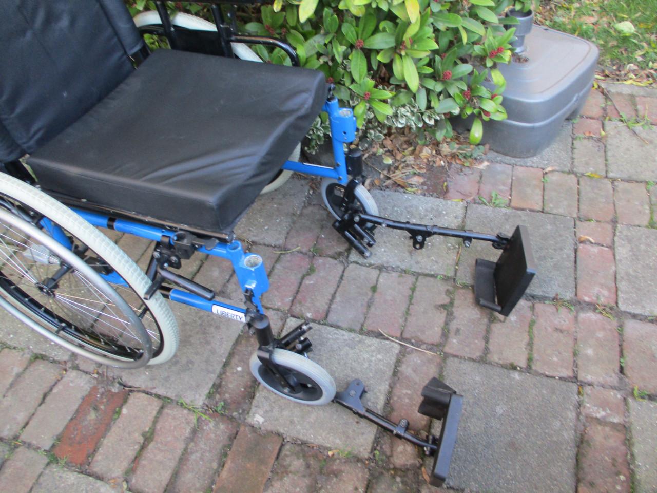 Rolstoel met veel mogelijkheden. te koop