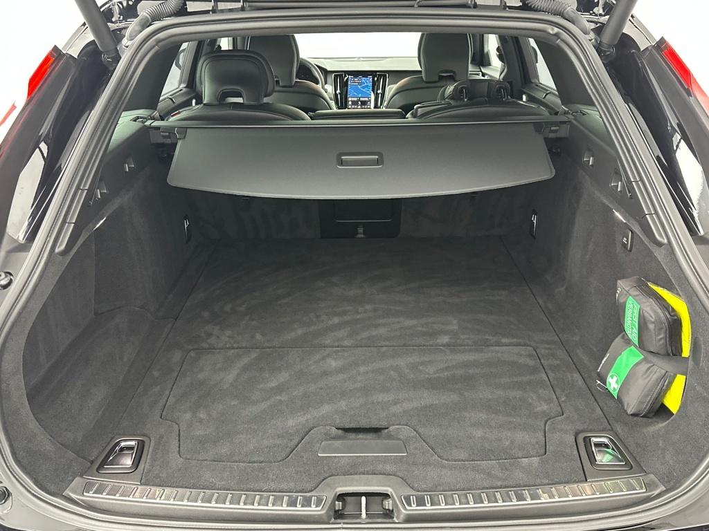 Volvo V90 t6 340pk recharge r-design| panodak| adap.cruise| camera| h&k so