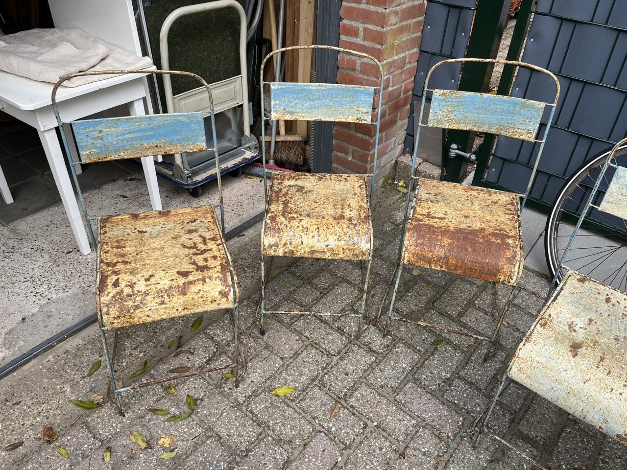 8 Bistrostoeltjes van metaal