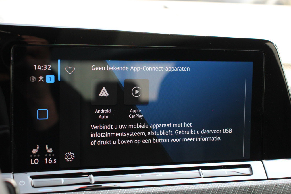 Volkswagen Golf 1.5 etsi r-line business | acc | pano. | camera | dab | sfe