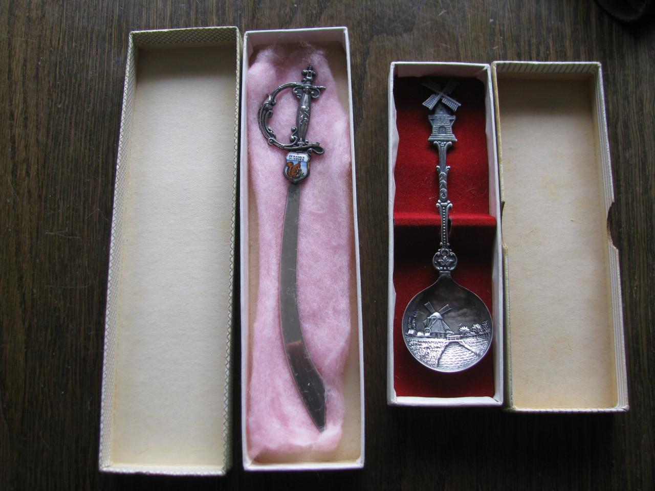 Briefopener en Suikerschep.