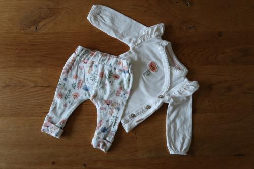 Setjes babykleding, alles als nieuw en €2,00 per setje, maatje 44
