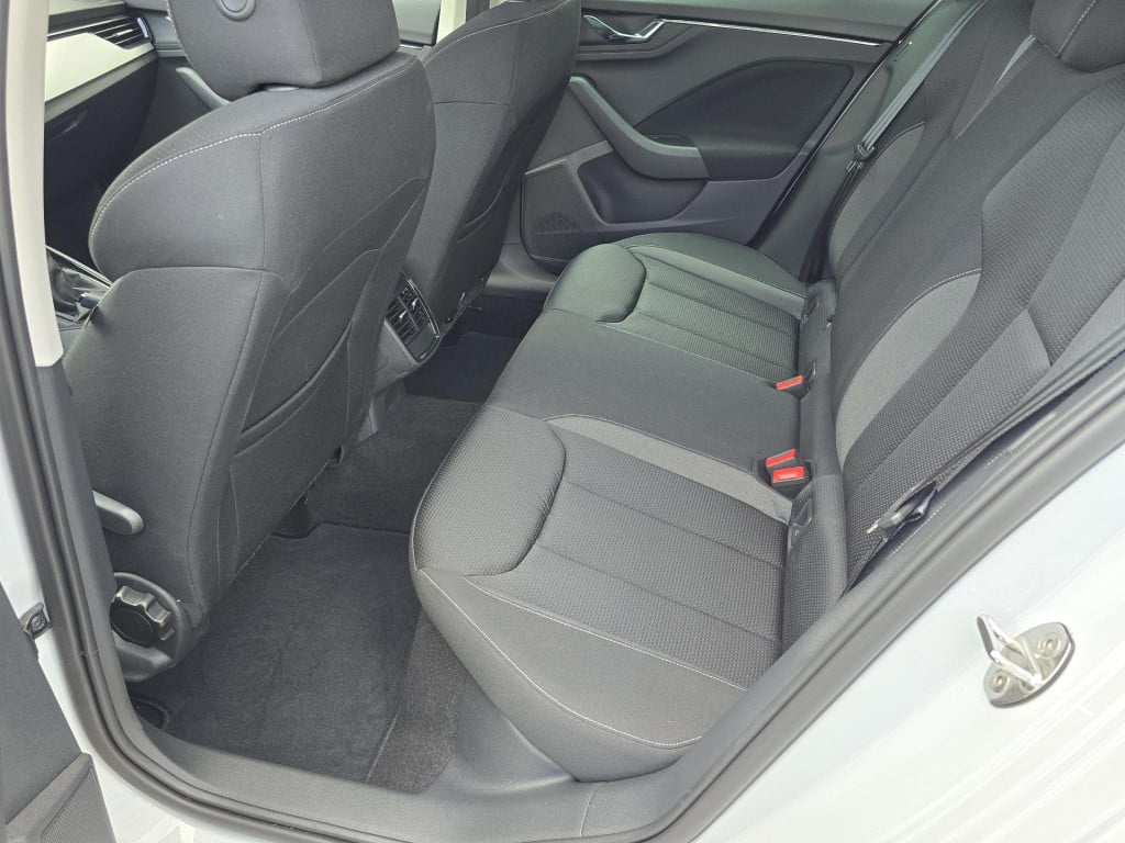 Skoda Kamiq 1.0 tsi selection virtual cockpit android auto navigatie pdc v+