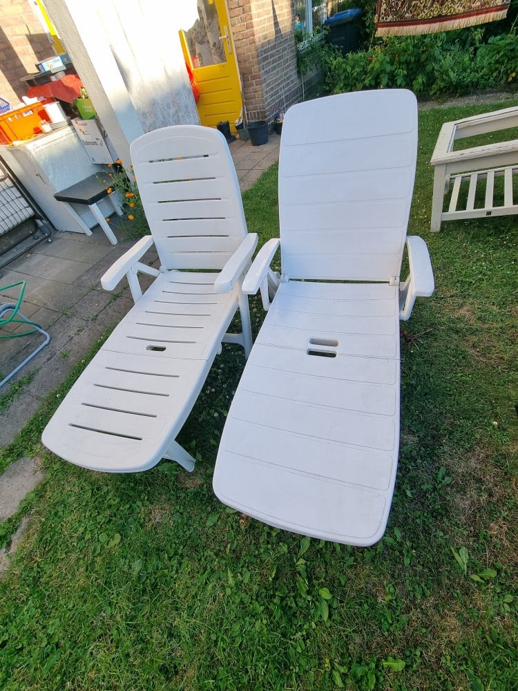 2 tuinstoelen 2 ligstoelen kunststof verstelbaar inklapbaar ligbed