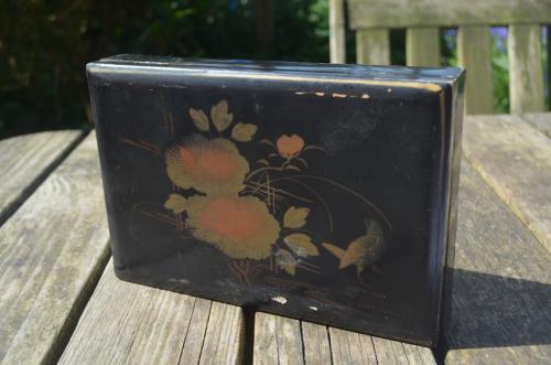 Plat laque doosje decor bloemen en vogel mog. Chinees