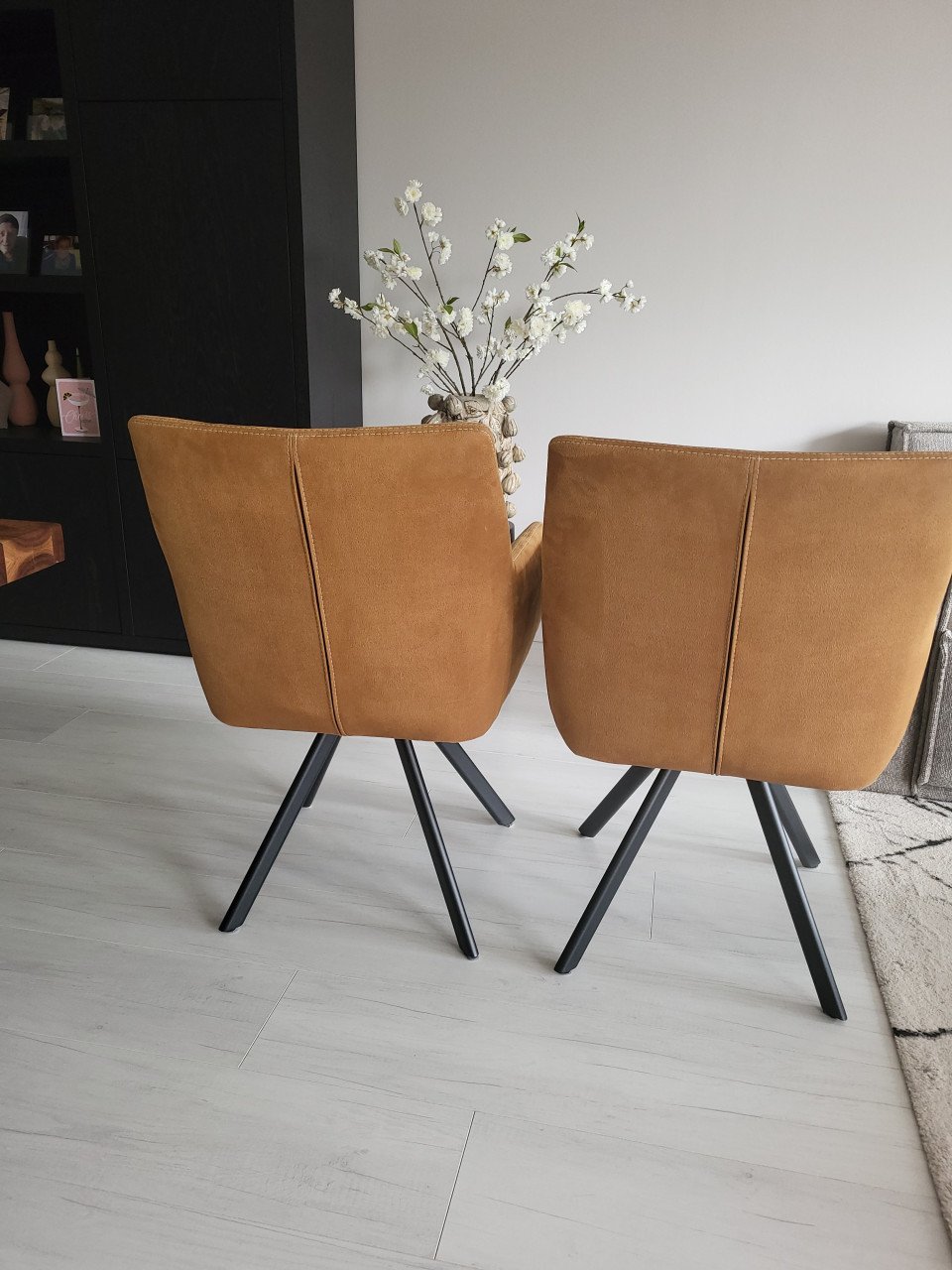2 eetkamerstoelen stof alcantara draaibaar 180 gr
