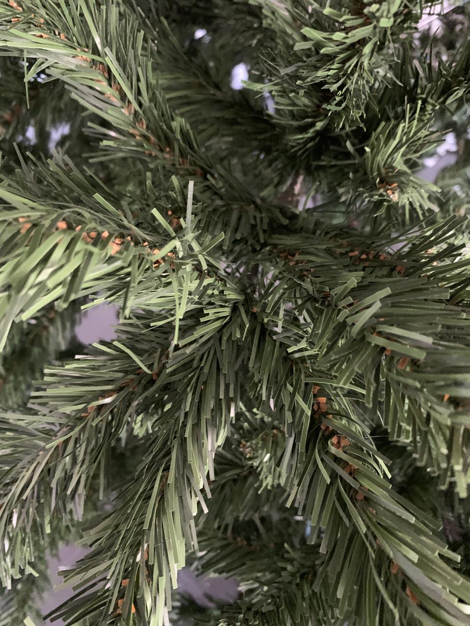 Kerstboom 2.15 m.  Intratuin